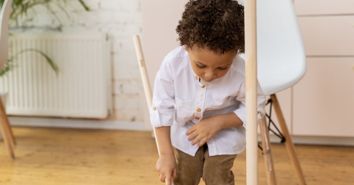 Giv dig selv en hjælpende hånd med disse rengøringsstrategier for småbørnsforældre