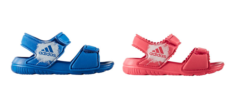 blå og lyserød adidas badesandal
