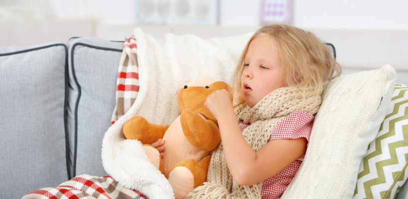 syg pige med falsk strubehoste