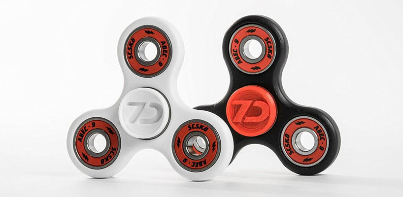 hvid og sort fidget spinnere