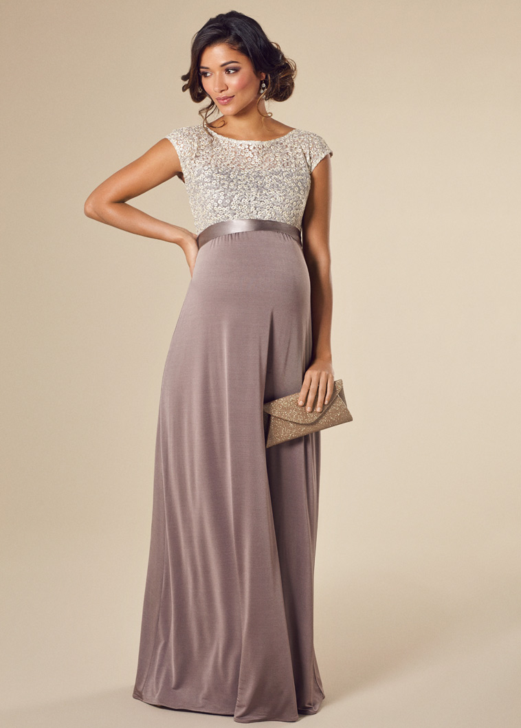 graviditetskjole-i-støvede-pudderfarver