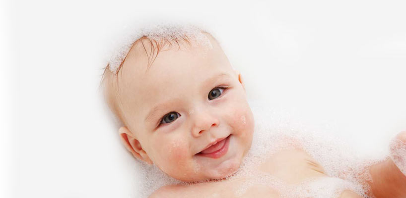 baby med shampoo i håret