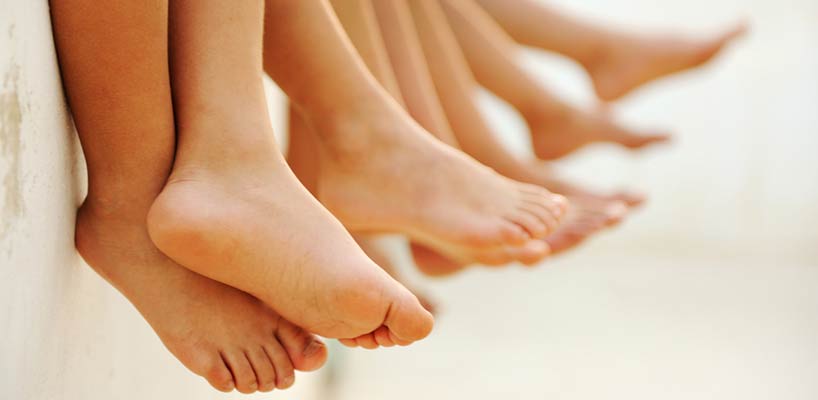 børnefødder i forskellige størrelser