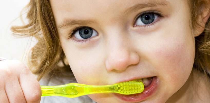 pige børster tænder
